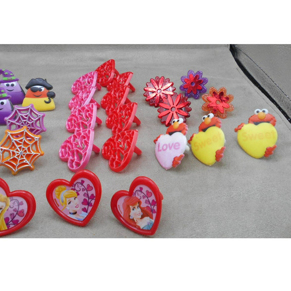 Cupcake Ring Lot: Disney Princess, Elmo, Star Wars, Hearts, Halloween, Flowers - Picture 3 of 4